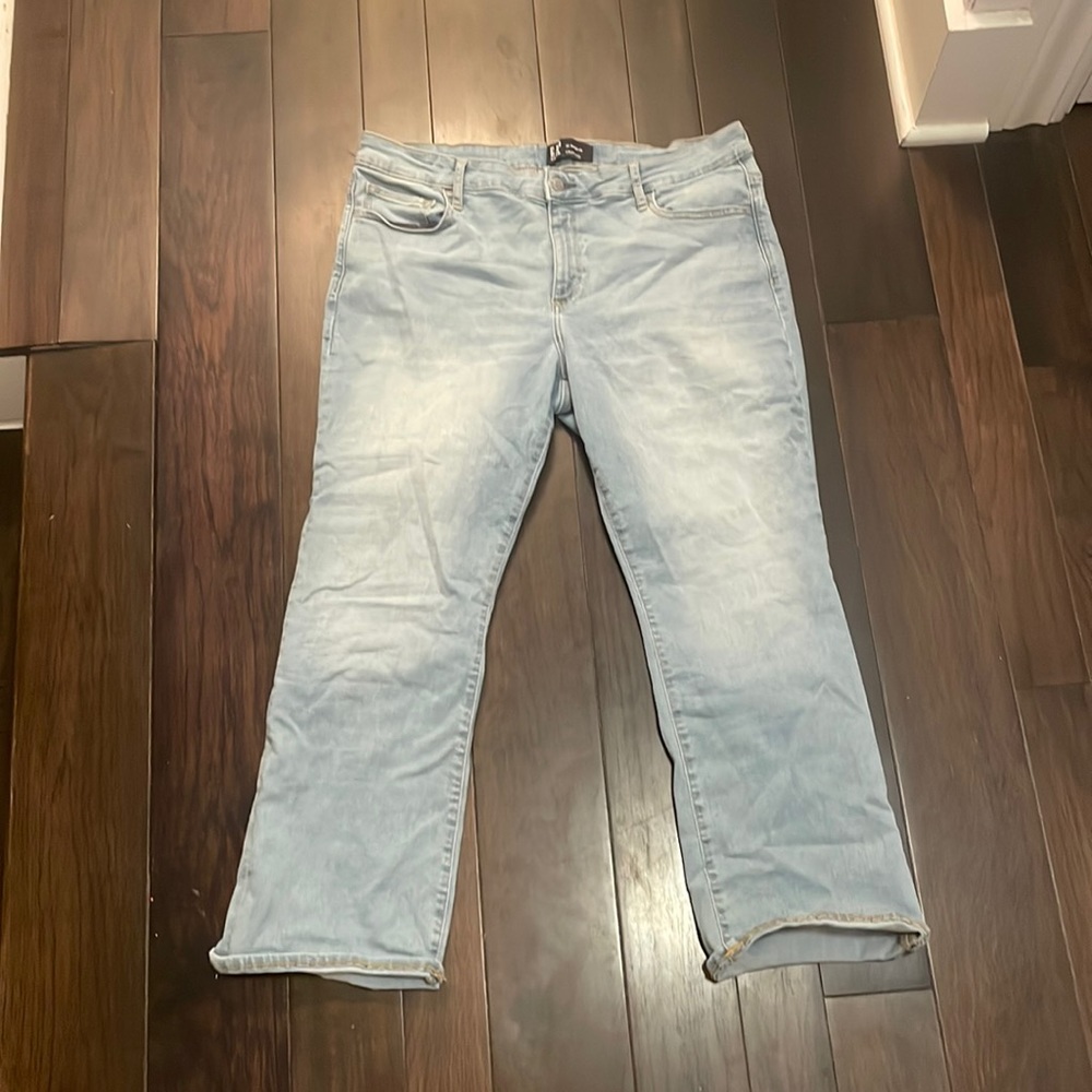 Light Wash Cropped Jeans